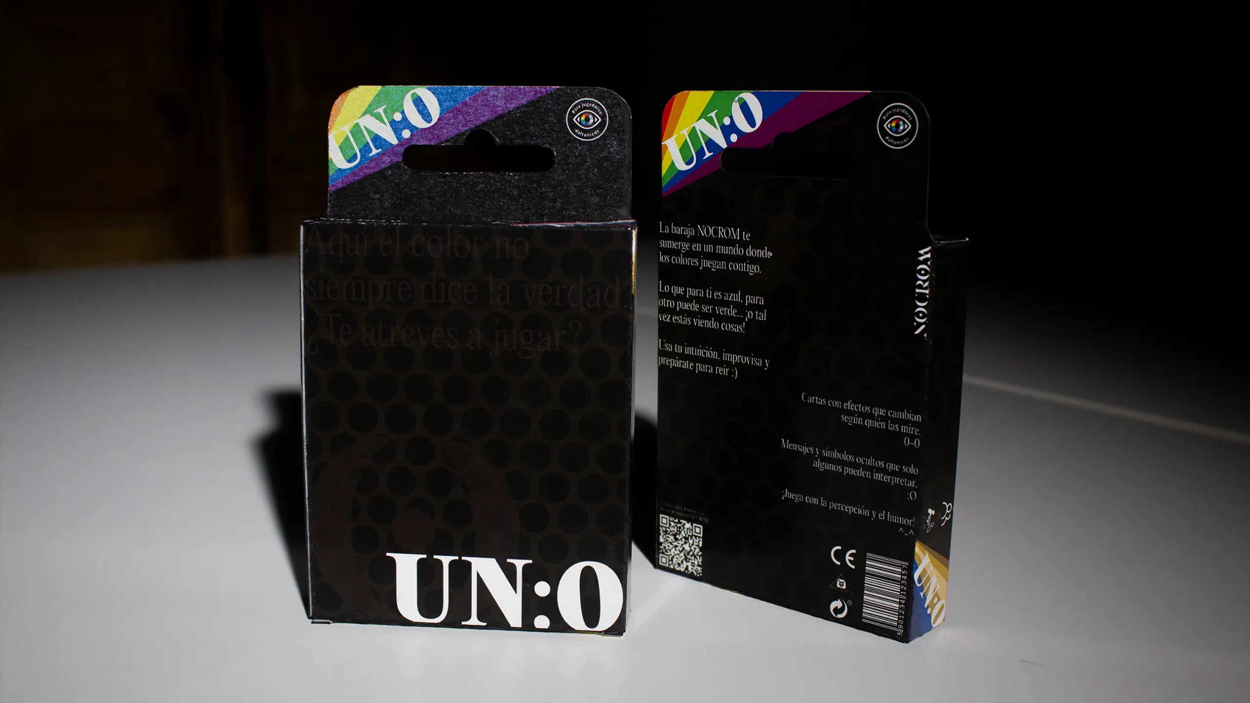 Packaging de la baraja de NOCROM, lado anverso y reverso